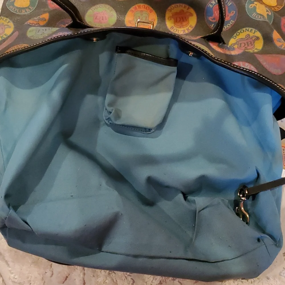 Dooney & Bourke Black Medallion Vintage Tote ✨️Host Pick✨️ - Picture 10 of 13